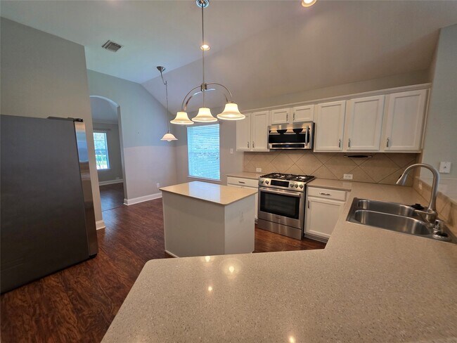 Foto del edificio - 395 Livingstone Ln