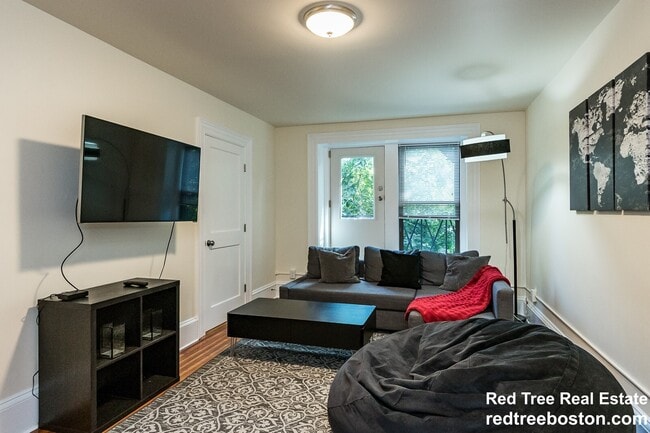 Building Photo - 1471 Beacon St