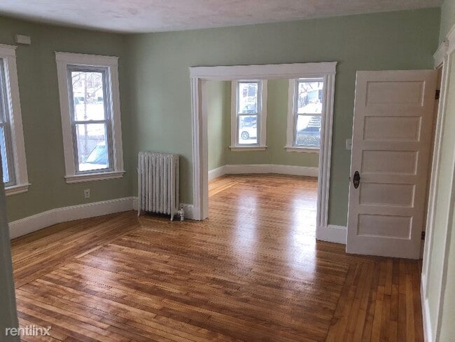 Building Photo - 3 br, 1 bath Apartment - 71 Broadway 3 Unit 3