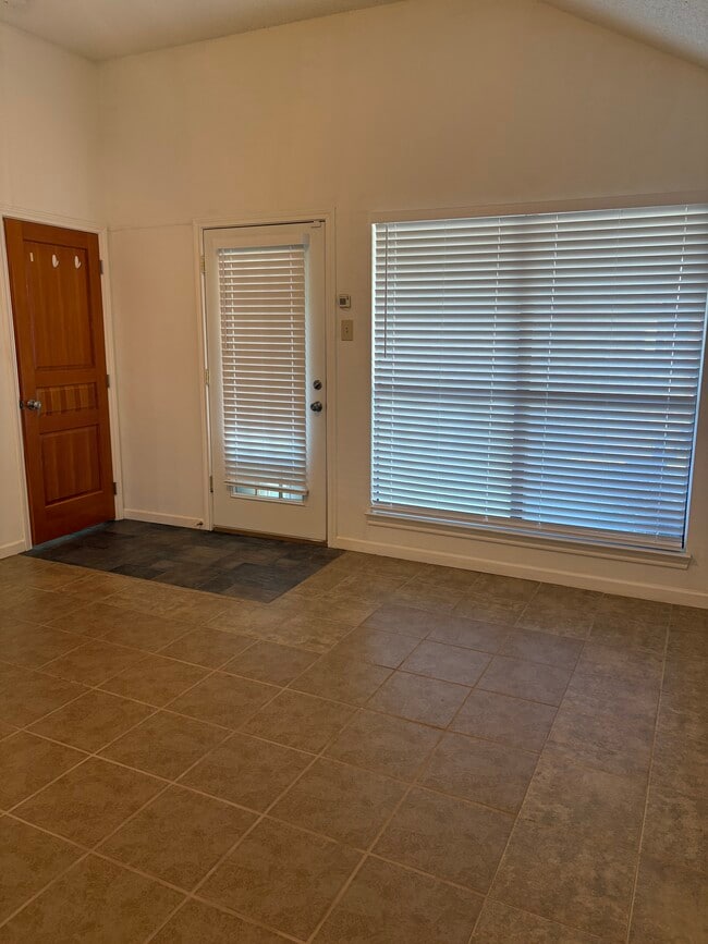 Foto del edificio - 106 Hollywood Dr