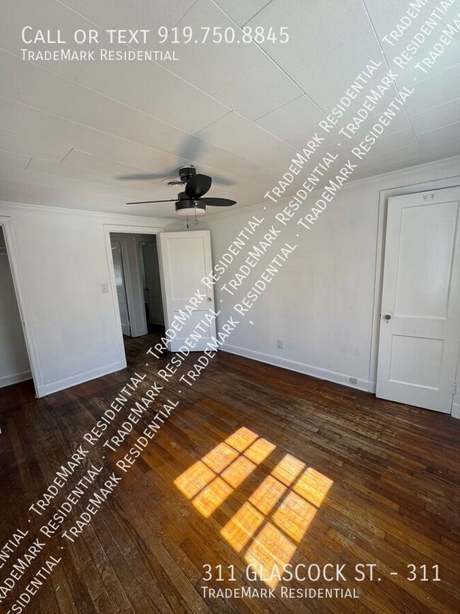 Building Photo - 2BR.1BA 2 Story Apartment in Prime Downtow...