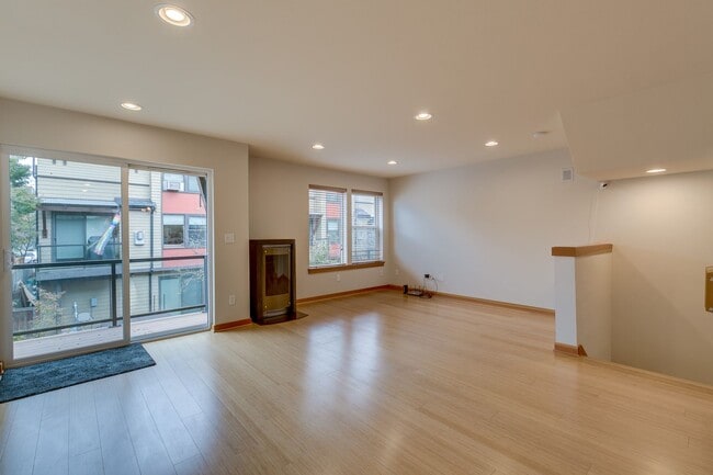 Foto del edificio - Bright, Modern 3 bed 2.5 Bath Townhome in ...