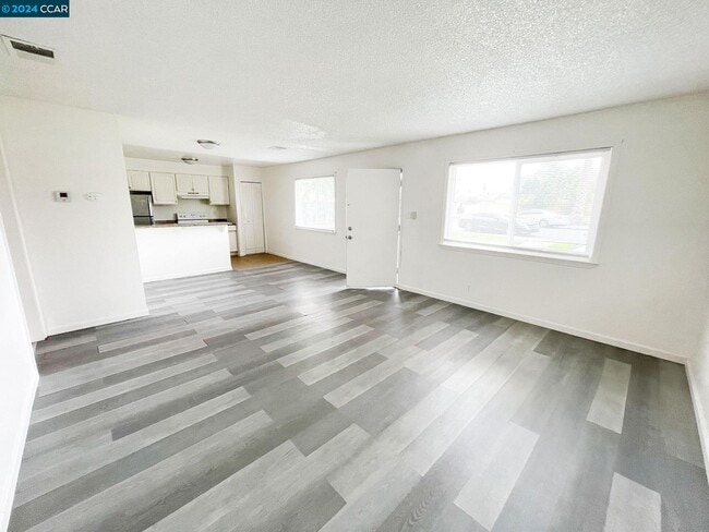 Building Photo - 2106 Peppertree Way