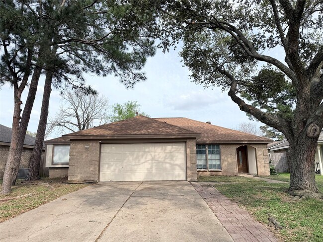 Building Photo - 5310 Park Shore Dr