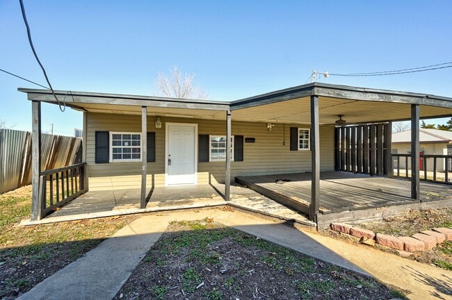 Building Photo - Cute 3Bed/1 BTH Home Minutes from I-240