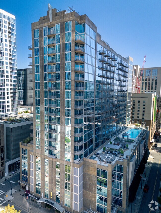 Building Photo - 301 Demonbreun St