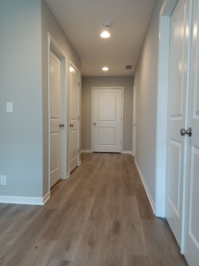 Foto del edificio - New Construction- 4 Bedroom Available Now!