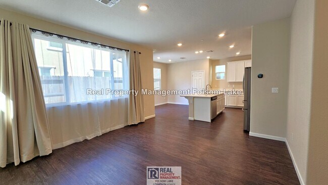 Foto del edificio - 3 bed 2.5 bath Home | Folsom Ranch - Gated Community | Walk to Dining & Coffee