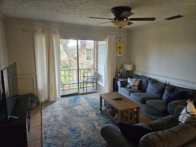 Building Photo - 4210 Lake Underhill Rd