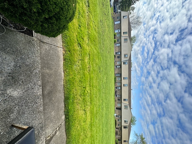 Building Photo - 3075 Morsetowne Ct N