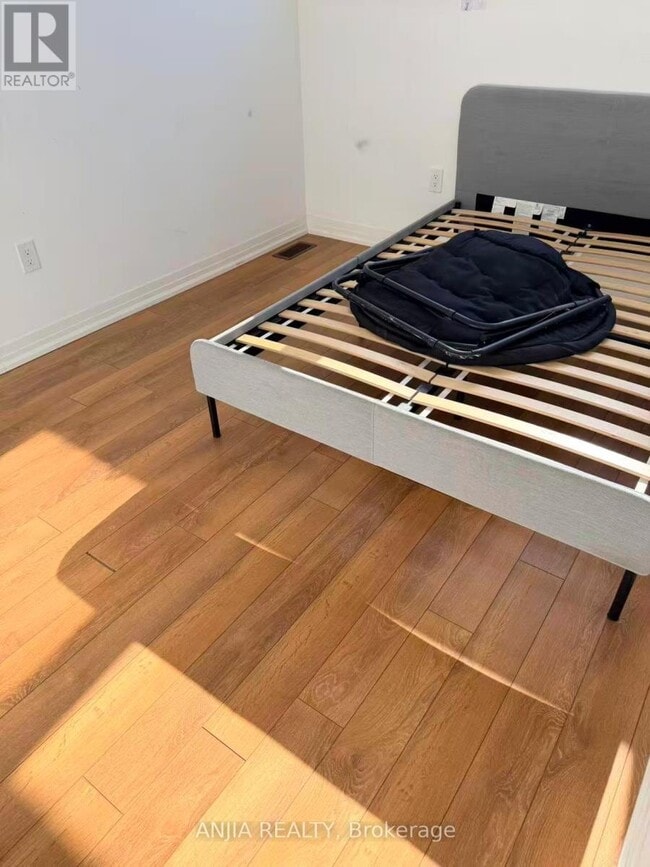 Building Photo - 119 Markland St