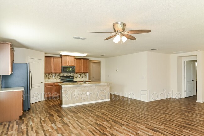 Building Photo - 2048 Pebble Point Dr