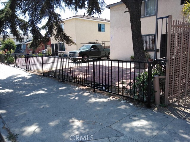 Building Photo - 226 W 88th Pl
