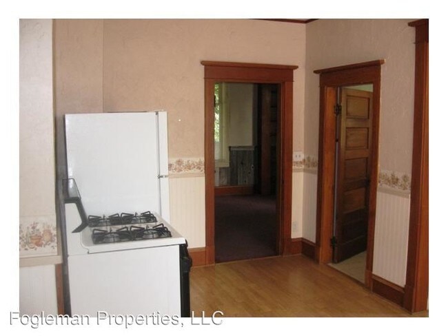 Building Photo - 110 S 10th E