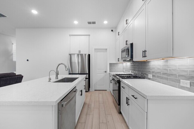Foto del edificio - 8851 Oakland Rd