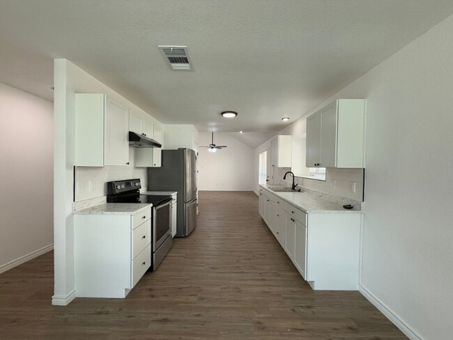 Building Photo - 6406 Gray Ridge