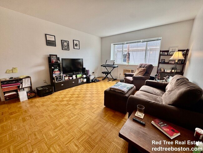 Building Photo - 3 Larose Pl