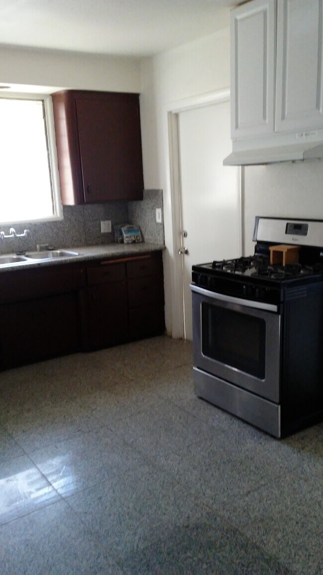 kitchen - 12003 Fremont St