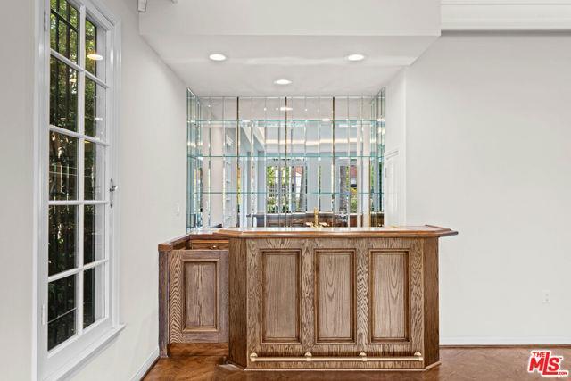 Building Photo - 224 S Palm Dr