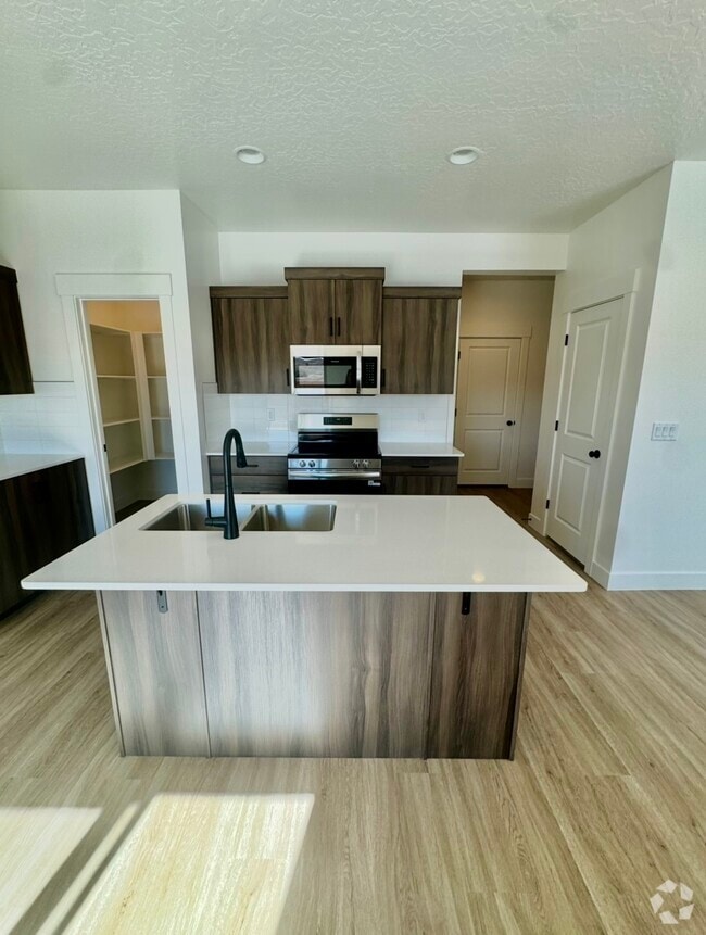 Building Photo - 5706 S Weehawken Ln