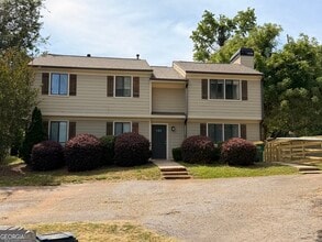 Building Photo - 102 Welch Pl