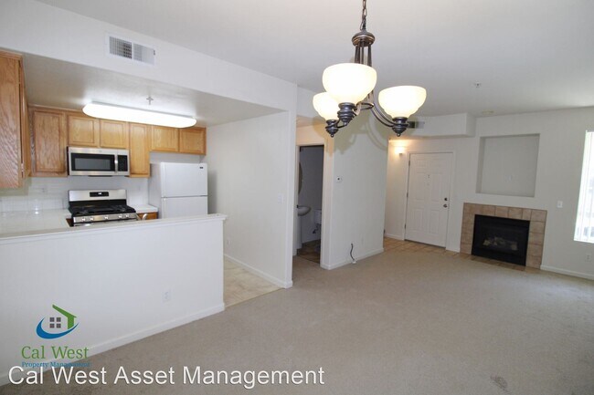 Building Photo - 2 br, 2.5 bath House - 3158 Regency Avenue...