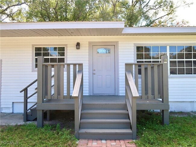 Building Photo - 257 E Yeomans Ave