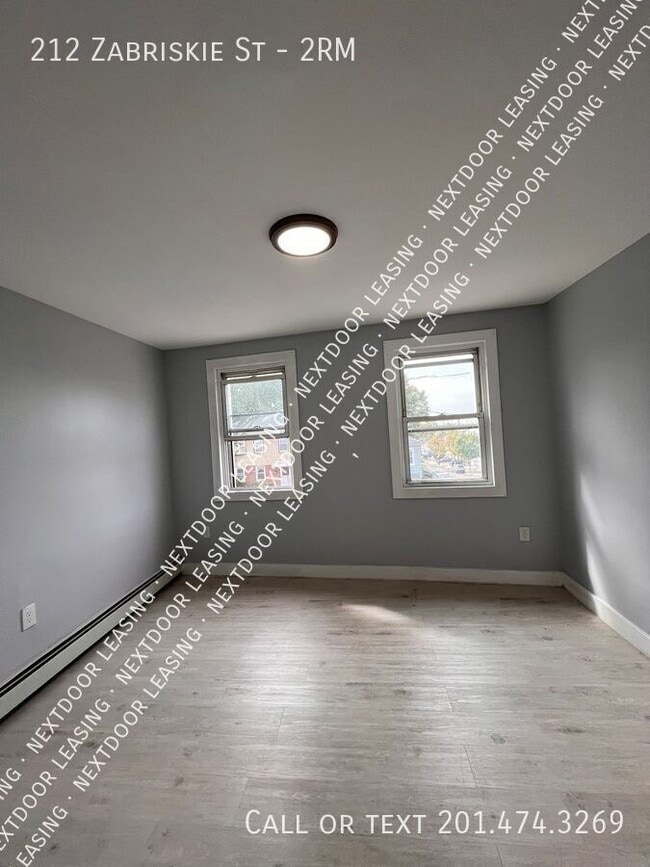 Building Photo - 212 Zabriskie St