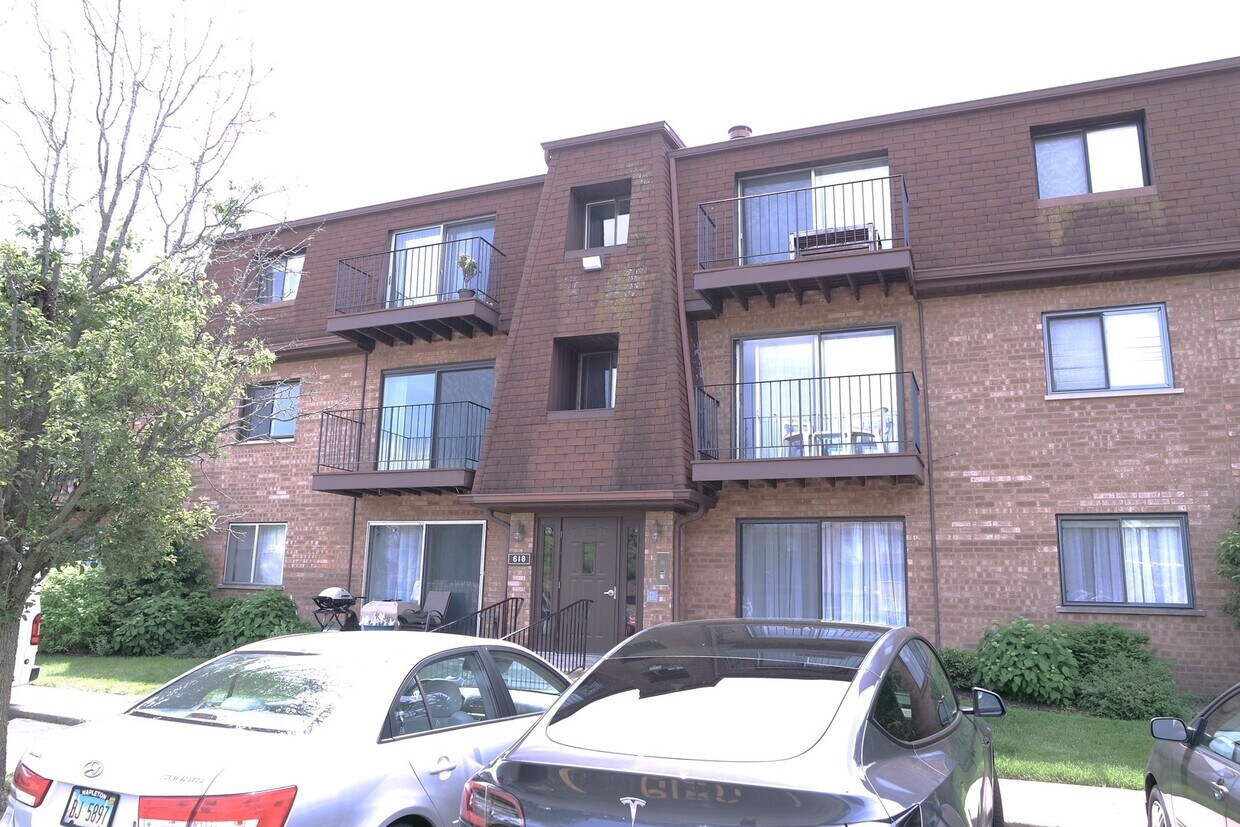 Primary Photo - 618 Cobblestone Cir