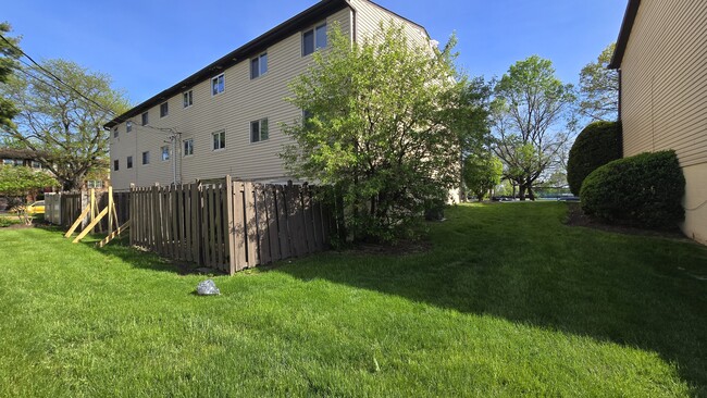 Building Photo - 2844 Petzinger Rd