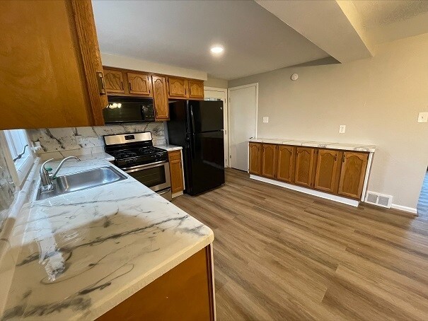 Building Photo - 112 Rosemont Coraopolis, PA 15108