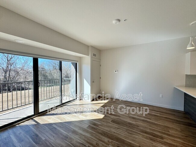 Building Photo - 1653 Midtown Pl