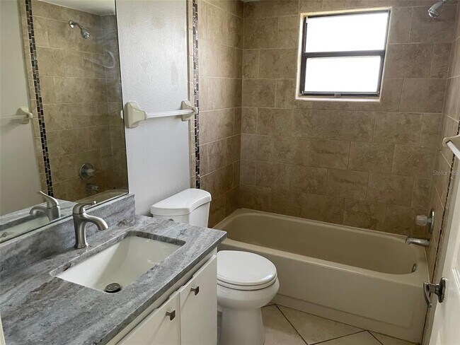 Foto del edificio - 8341 Luray Dr