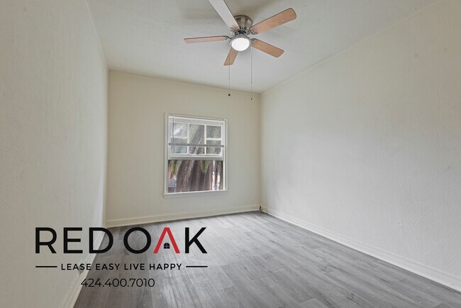 Foto del edificio - Fabulous Top Floor Studio with Lots of Sto...