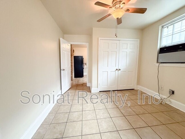 Building Photo - 7929 Oleander St