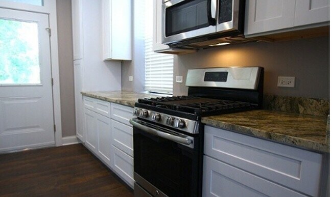 Foto del edificio - 1120 W Addison St