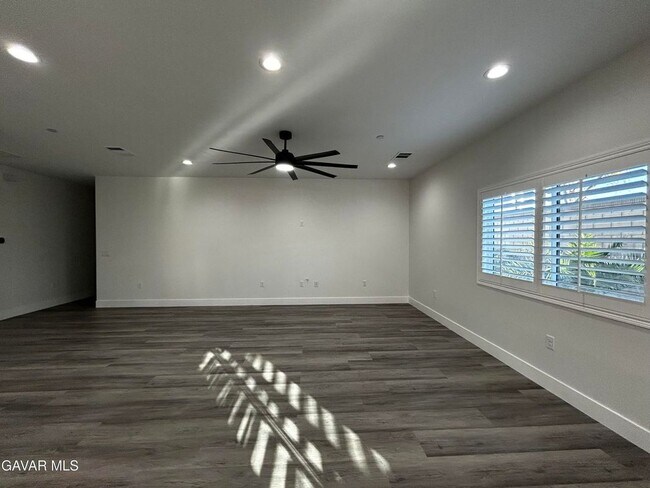 Building Photo - 3838 Balmont St