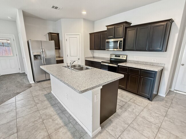 Foto del edificio - 908 Whisper Spgs Ct