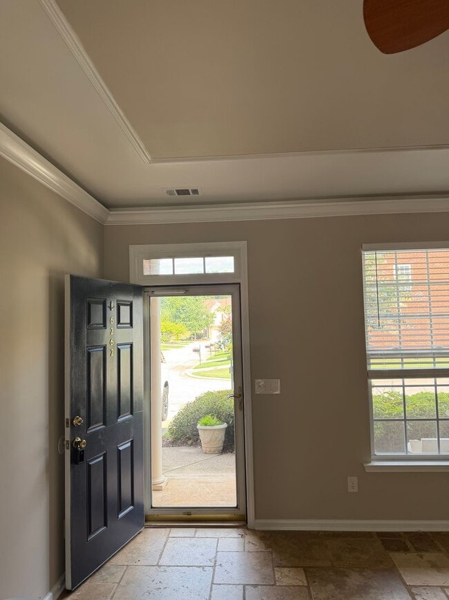 Building Photo - 6262 Shoreview Cir