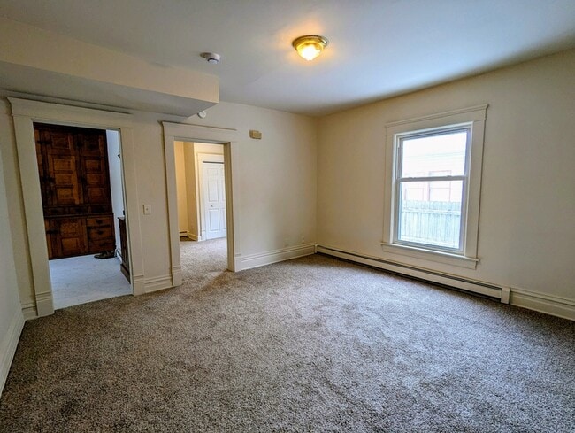 Building Photo - 724 N Walnut St