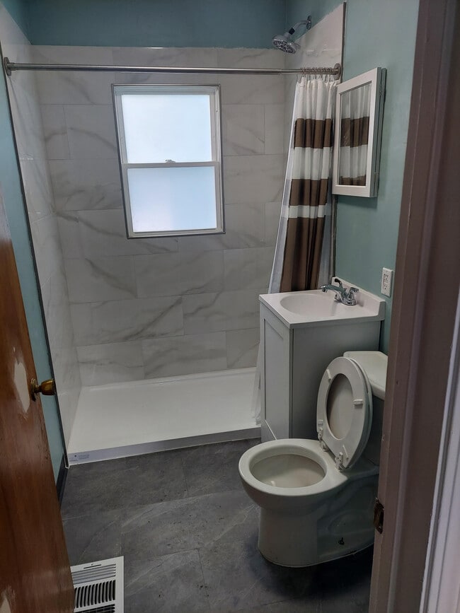 Bathroom - 220 Maryland St NE