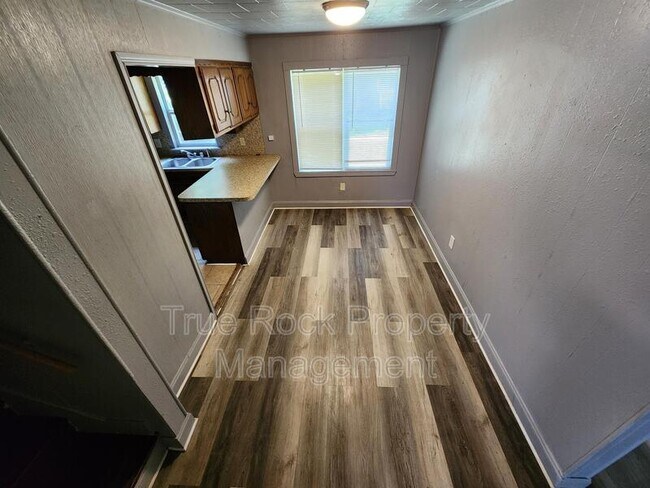 Foto del edificio - 420 W 16th St