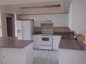 Building Photo - 845 Wolverine St E