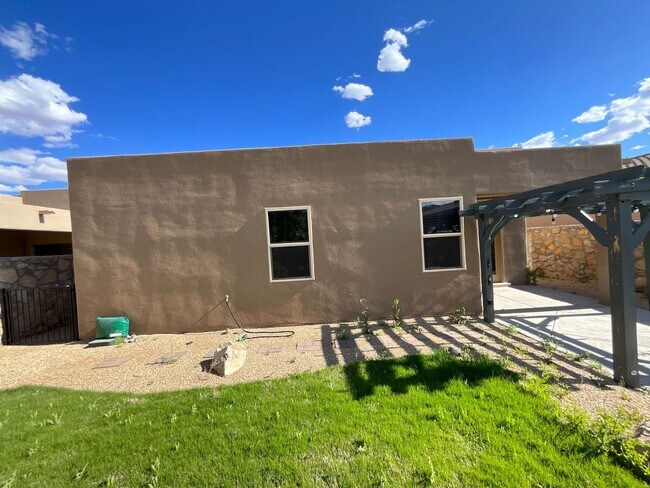 Foto del edificio - Beautiful Home Located in the Heart of growing Las Cruces