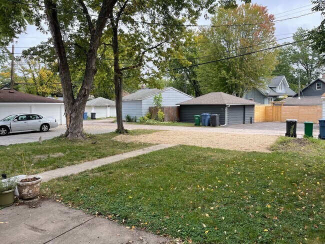 Parking area - 4525 Minnehaha Ave