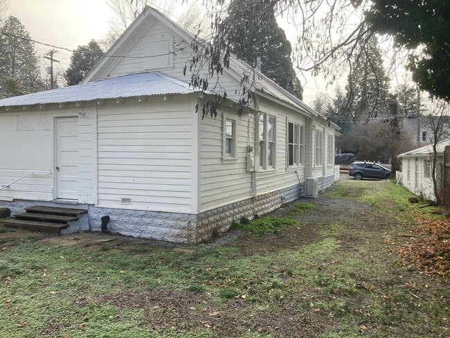 Building Photo - 93 Court St