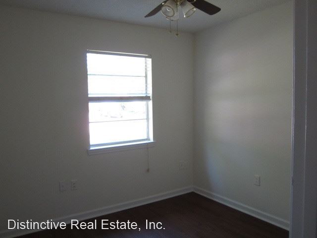 Building Photo - 3 br, 1 bath House - 2922 Camellia Dr