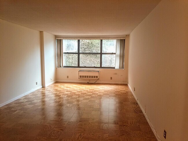 Foto del edificio - 7004 Boulevard E