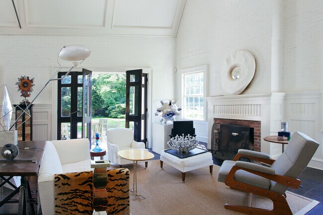 Building Photo - 15 Baiting Hollow Rd