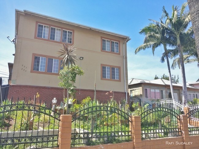 Foto del edificio - 225 N Catalina St